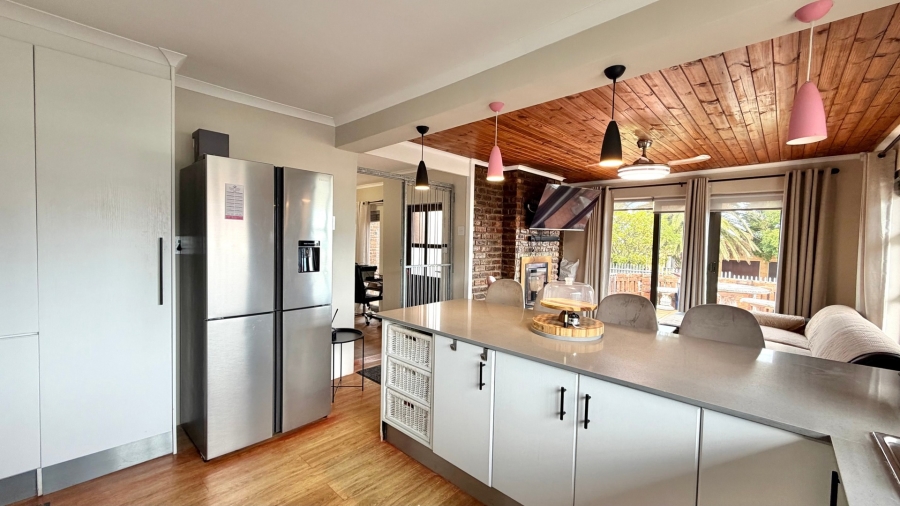 3 Bedroom Property for Sale in Palmiet Western Cape